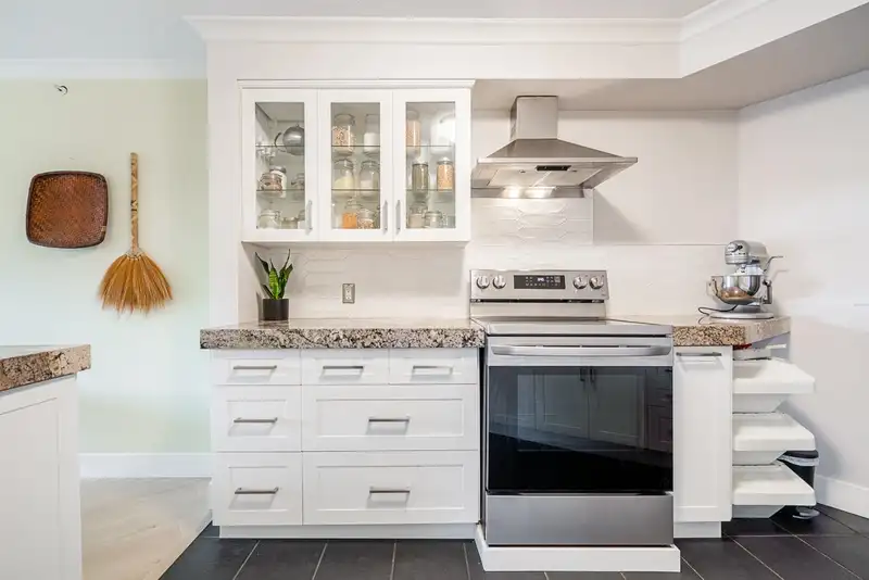 111 1236 W 8TH AVENUE - photo 2 of 21