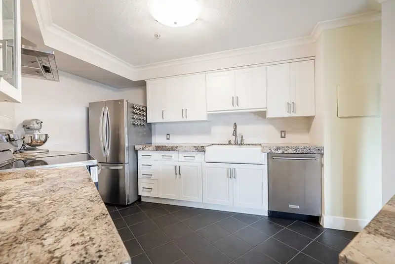 111 1236 W 8TH AVENUE - photo 4 of 21
