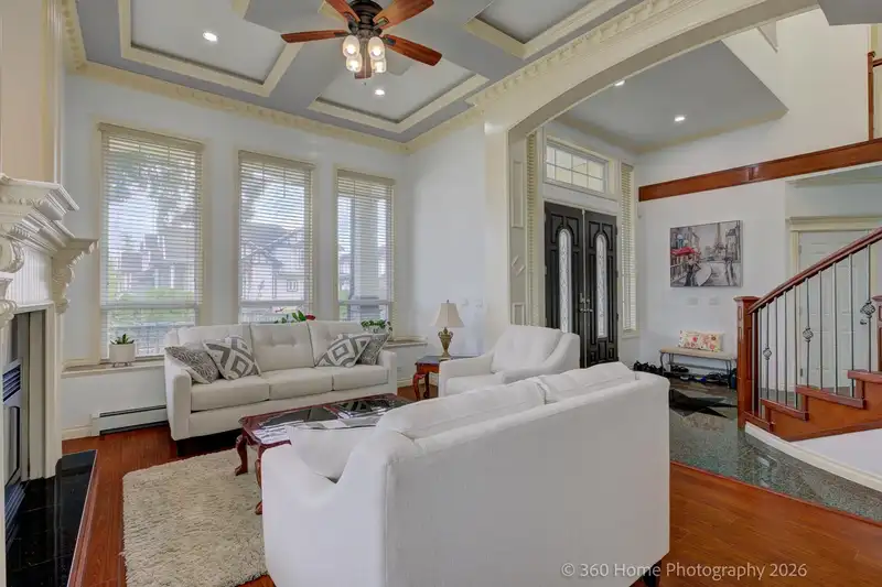 14995 71 AVENUE - photo 3 of 40