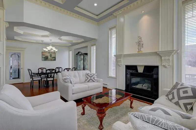 14995 71 AVENUE - photo 4 of 40