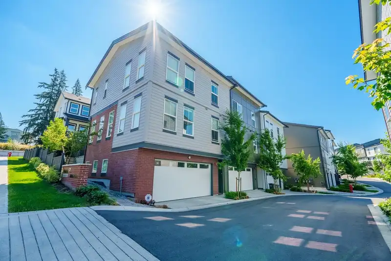 37 20246 81 AVENUE - photo 2 of 34