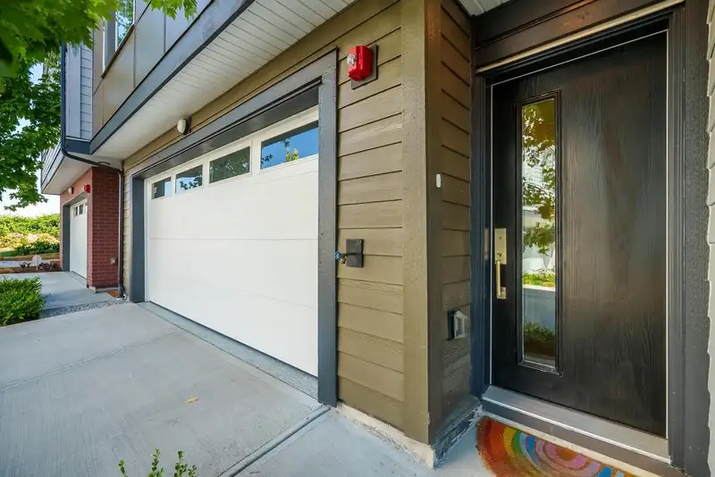 37 20246 81 AVENUE - photo 4 of 34