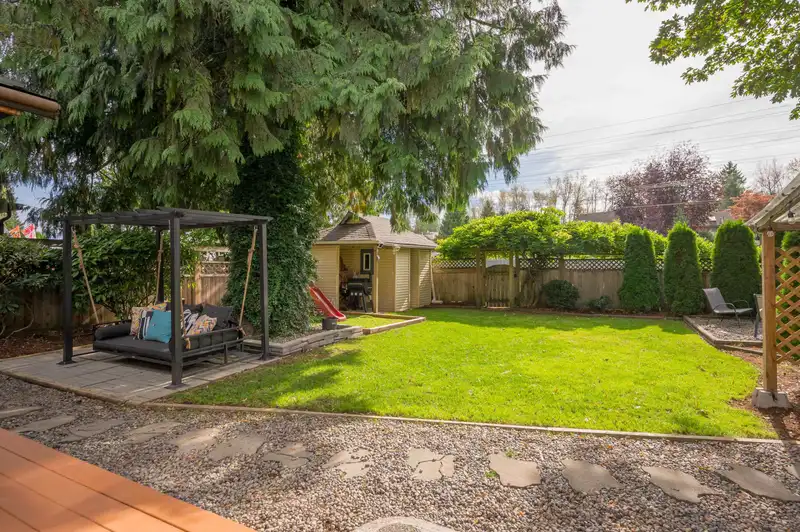 20868 95A AVENUE - photo 3 of 36
