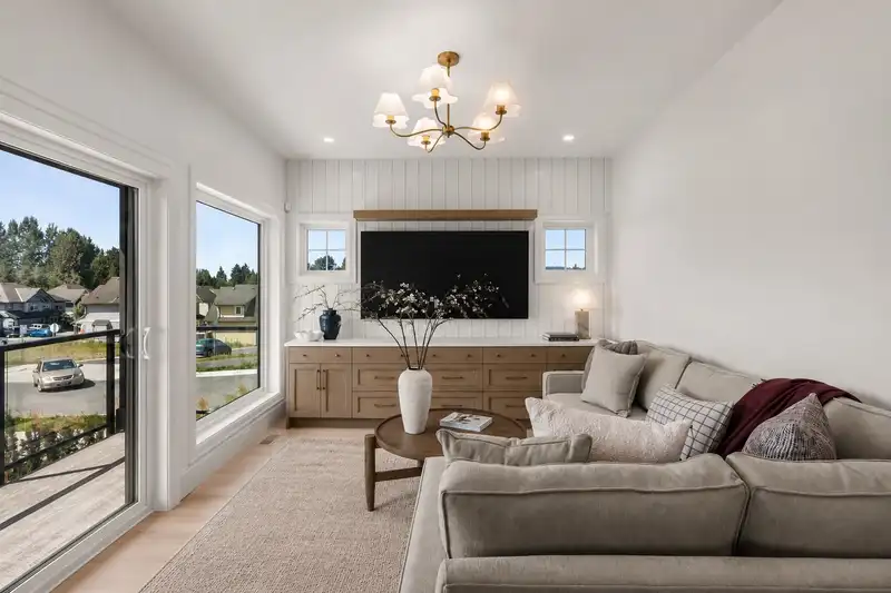 33203 PINCHBECK AVENUE - photo 4 of 8