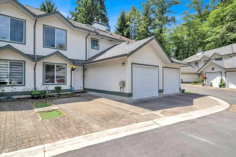 121 8655 KING GEORGE BOULEVARD - photo 4 of 39