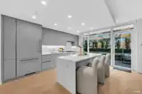301 1331 MARINE DRIVE - thumbnail 1