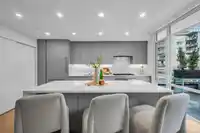 301 1331 MARINE DRIVE - thumbnail 2