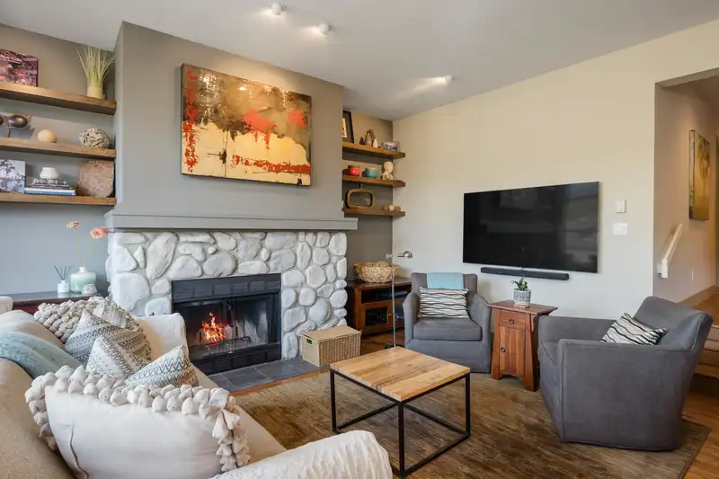23 4644 BLACKCOMB WAY - photo 3 of 27