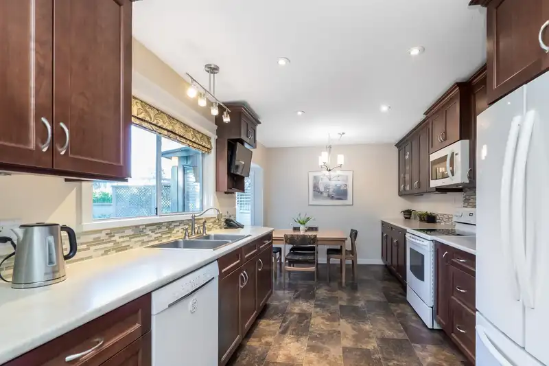 11564 97 AVENUE - photo 4 of 15