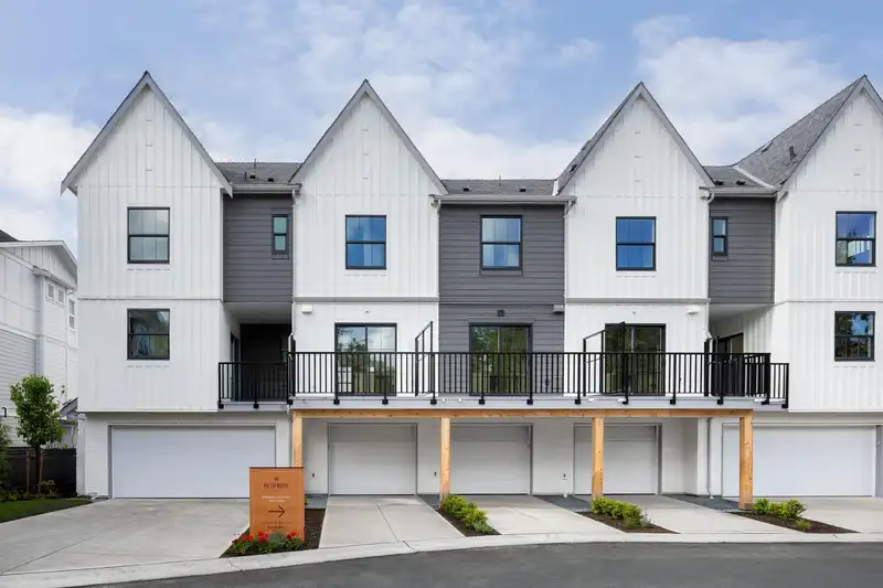 51 20329 80 AVENUE - photo 1 of 6