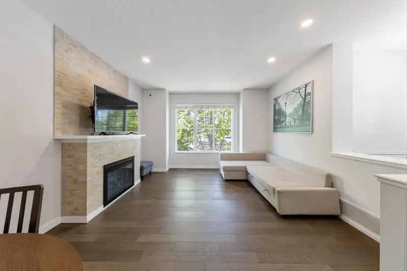 44 7233 HEATHER STREET - photo 3 of 30
