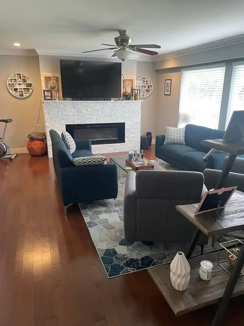 20298 50 AVENUE - photo 3 of 14