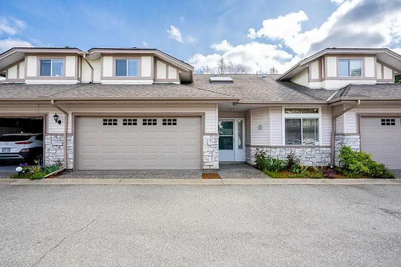 23 16325 82 AVENUE - photo 2 of 2