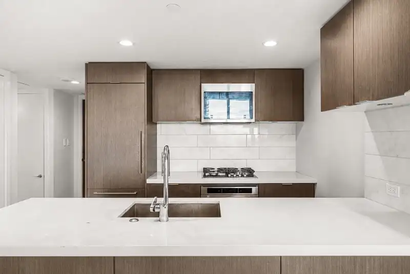 1408 8189 CAMBIE STREET - photo 3 of 19