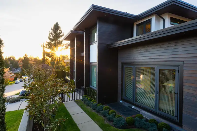 908 BEACONSFIELD ROAD - photo 1 of 40