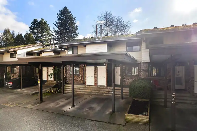 237 7447 140 STREET - photo 1 of 20