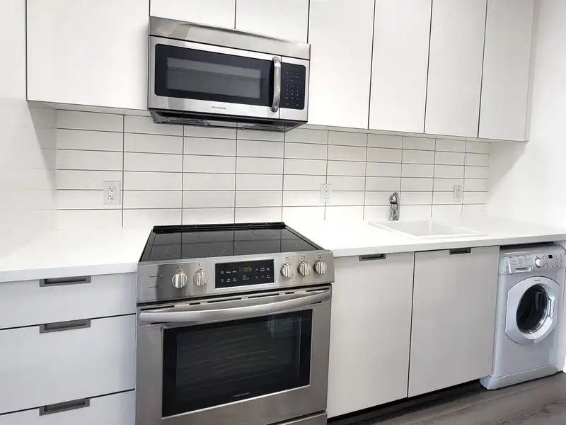 503 138 E HASTINGS STREET - photo 3 of 8