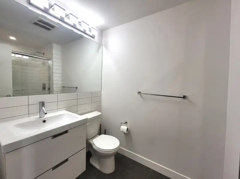 503 138 E HASTINGS STREET - photo 4 of 8