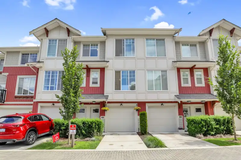 102 20498 82 AVENUE - photo 1 of 24