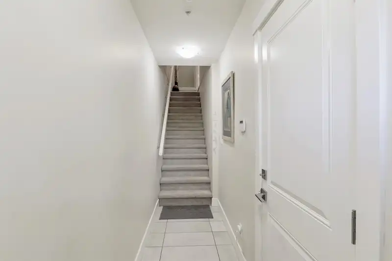 102 20498 82 AVENUE - photo 2 of 24