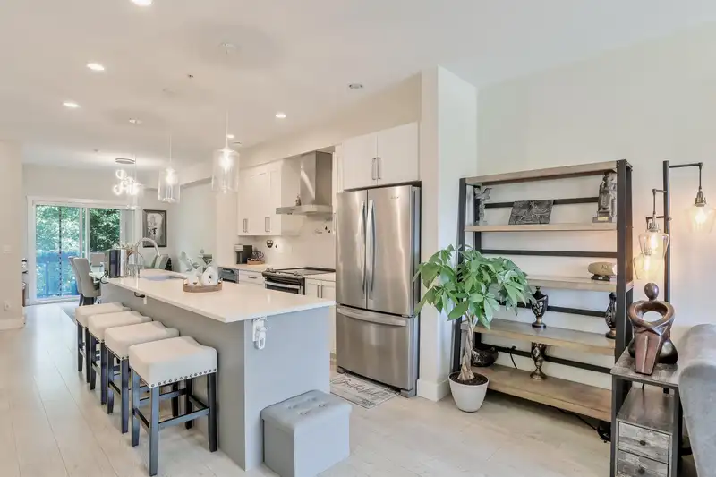 102 20498 82 AVENUE - photo 3 of 24