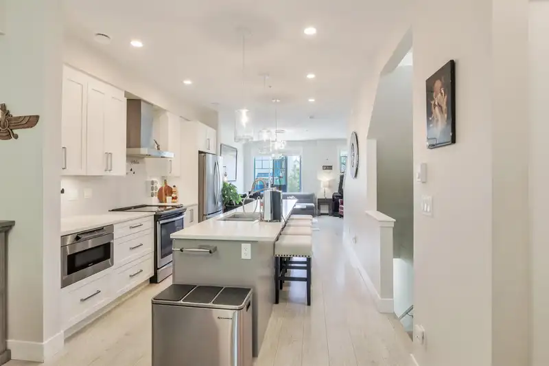 102 20498 82 AVENUE - photo 4 of 24