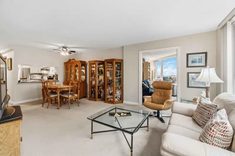 808 6055 NELSON AVENUE - photo 4 of 34