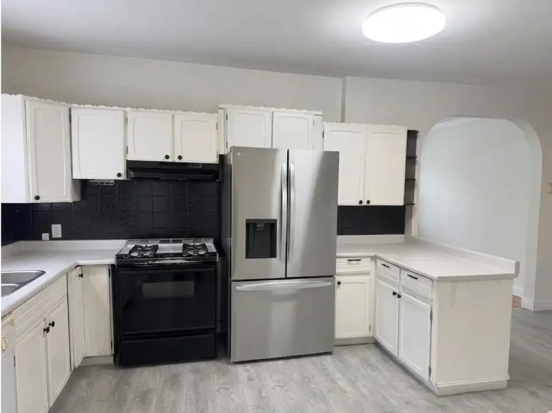 11332 124 STREET - photo 4 of 21