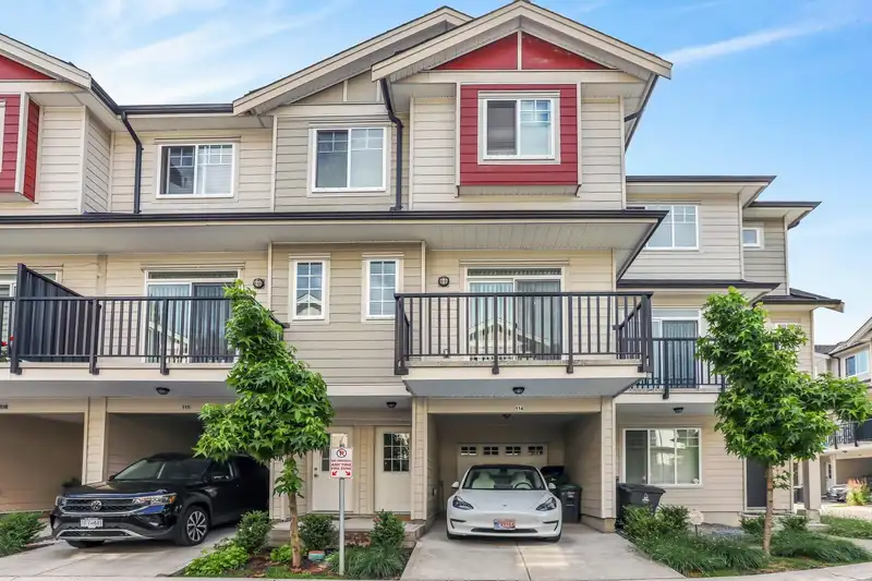 114 13898 64 AVENUE - photo 1 of 17