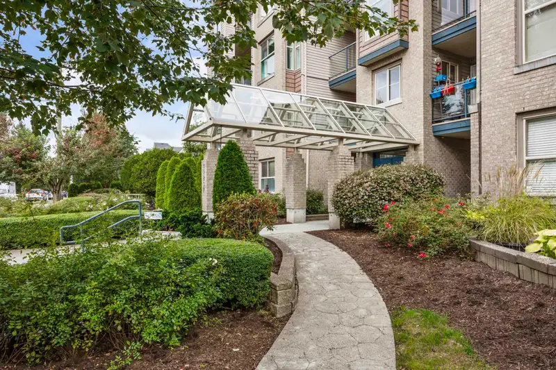 107 20237 54 AVENUE - photo 1 of 37