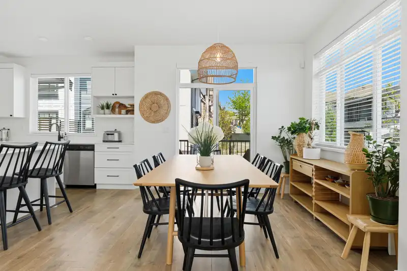 18 6897 201 STREET - photo 2 of 35
