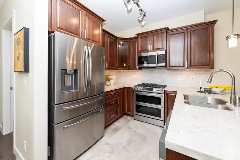 305 20367 85TH AVENUE - photo 4 of 15