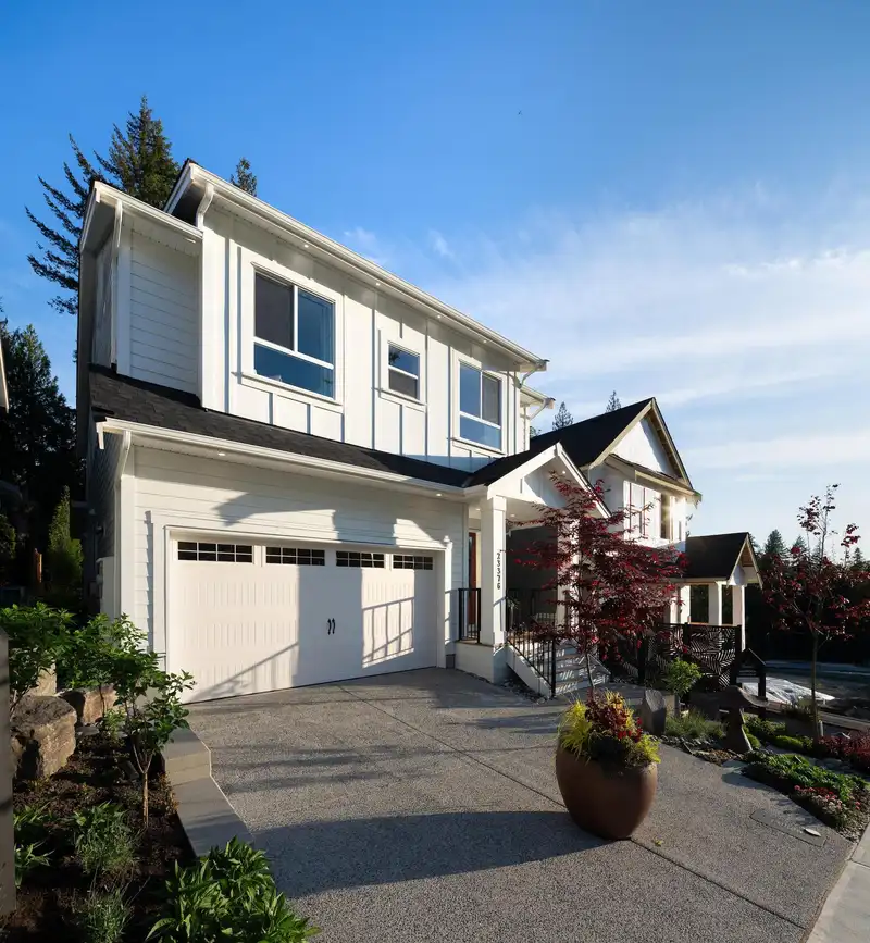 23352 SEYMOUR AVENUE - photo 1 of 6