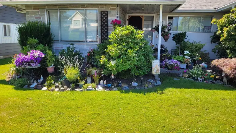 8561 BROADWAY STREET - photo 1 of 12