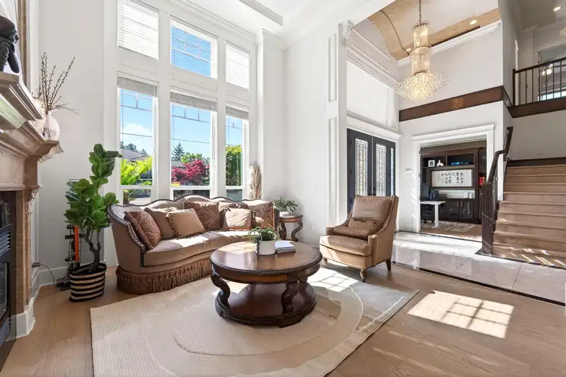 10388 SWINTON CRESCENT - photo 4 of 37