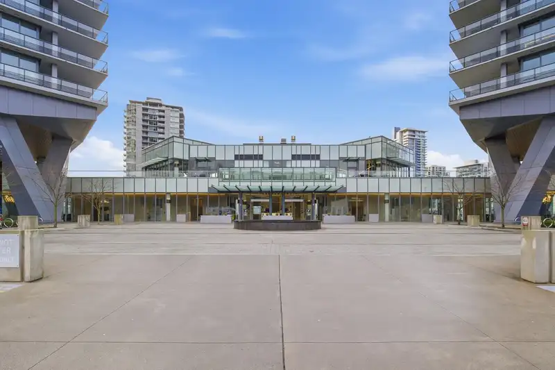 1009 4730 LOUGHEED HIGHWAY - photo 3 of 28