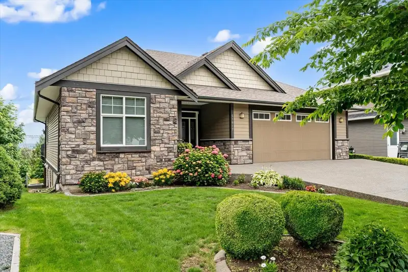 51017 SOPHIE CRESCENT - photo 3 of 40