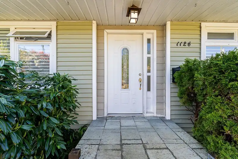 1126 KINGS AVENUE - photo 2 of 36