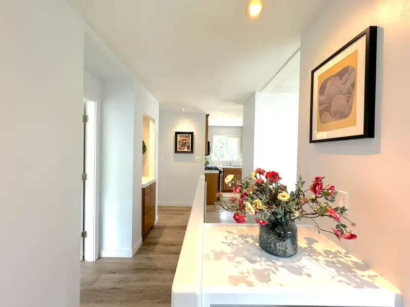 1126 KINGS AVENUE - photo 3 of 36