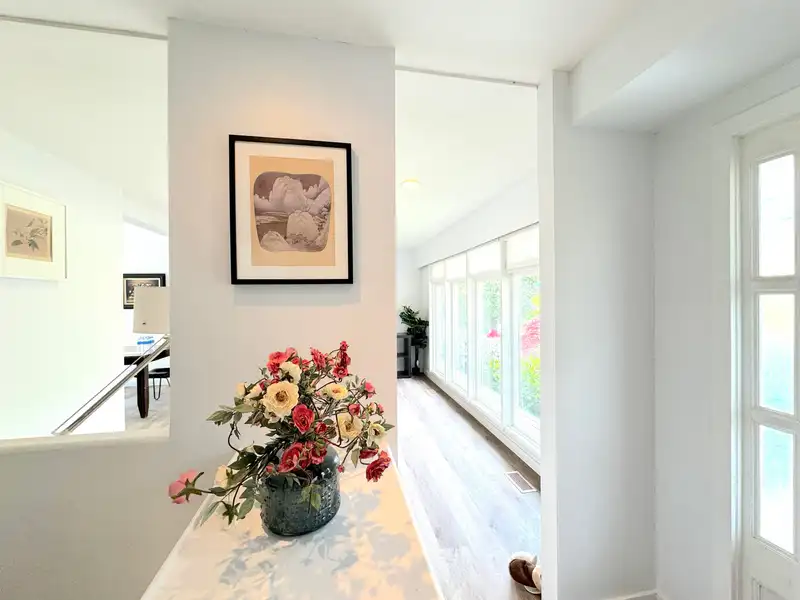 1126 KINGS AVENUE - photo 4 of 36