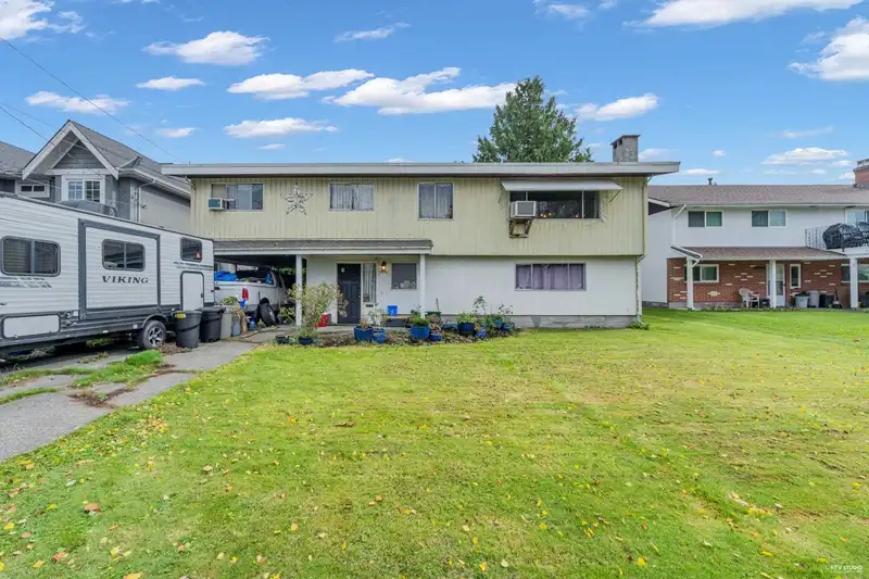 5018 57 STREET - photo 1 of 25
