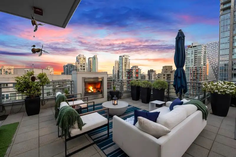 1503 1205 HOWE STREET - photo 1 of 40
