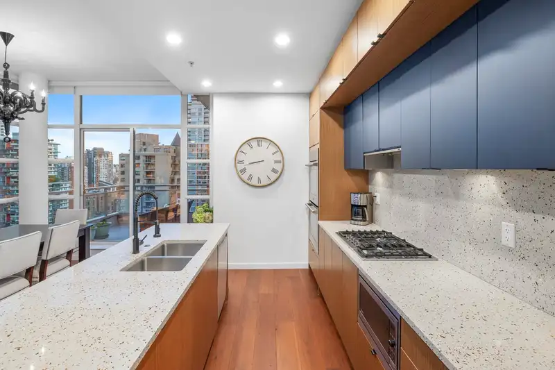 1503 1205 HOWE STREET - photo 4 of 40