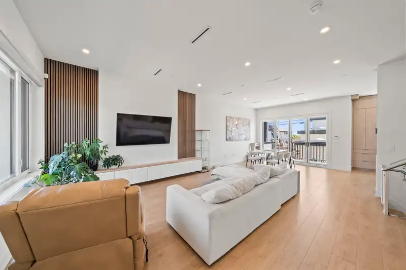 742 E 58TH AVENUE - photo 2 of 37