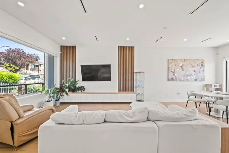 742 E 58TH AVENUE - photo 3 of 37