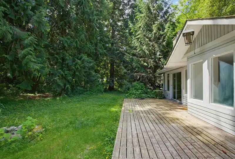 9232 FARRINGTON STREET - photo 4 of 36