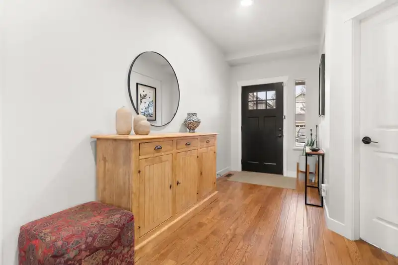 14918 59 AVENUE - photo 3 of 40