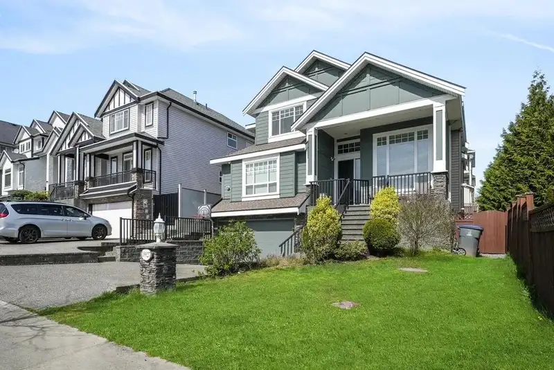18927 54A AVENUE - photo 1 of 29