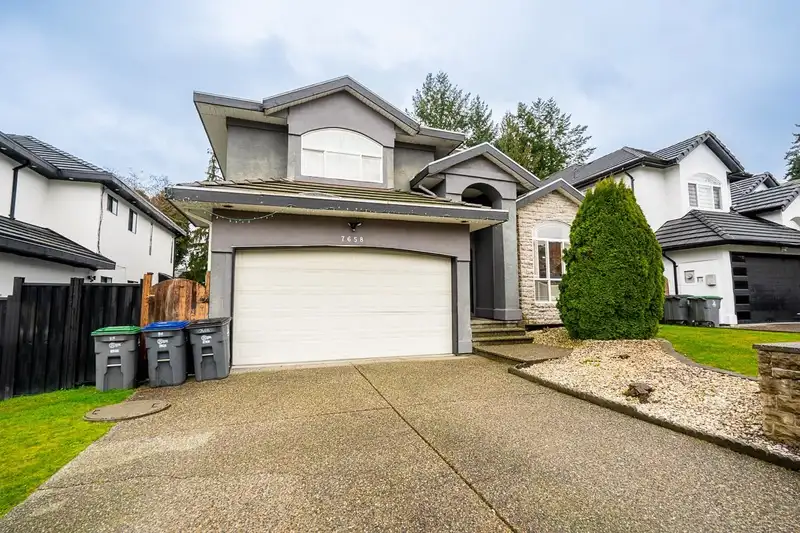 7658 147A STREET - photo 2 of 39
