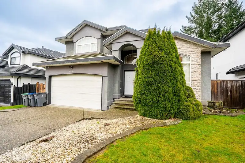 7658 147A STREET - photo 4 of 39